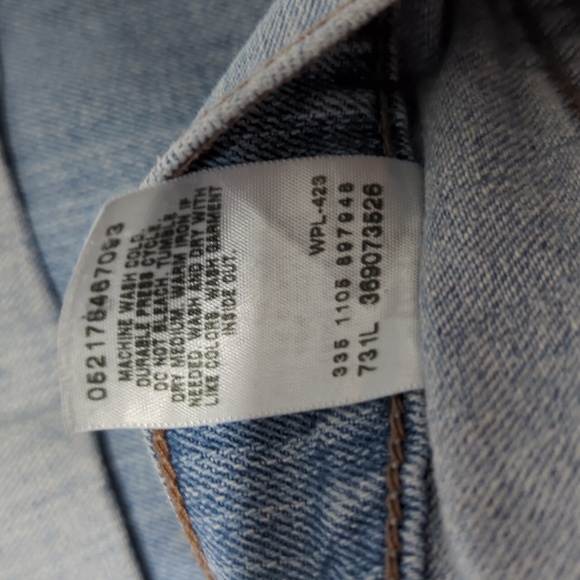 Vintage Y2K Levi's 515 Rolled Hem Women's Jean Shorts US Size 8 - Picture 5 of 5